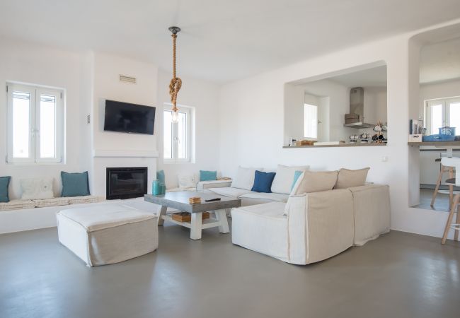 Villa in Xifara - Hip family pool villa, a walk from the beach  Villa in Xifara - Hip family pool villa, a walk from the beach