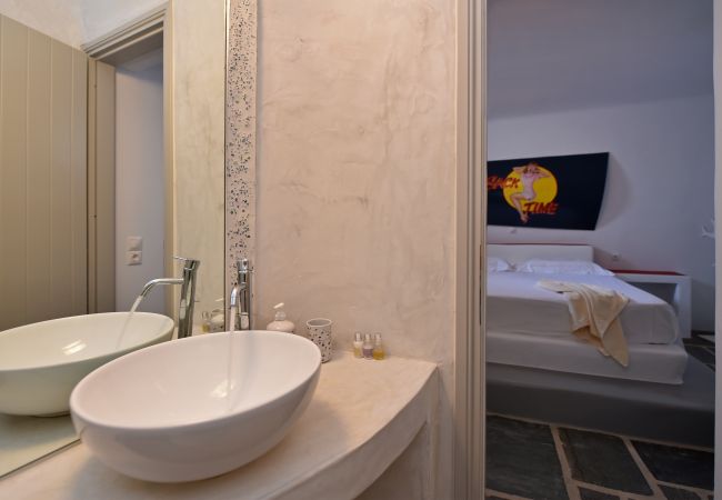 Villa in Naousa - Deluxe Villa - Infinity Pool & Helipad  Villa in Naousa - Deluxe Villa - Infinity Pool & Helipad