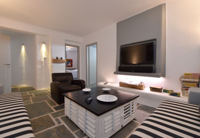 Villa in Naousa - Deluxe Villa - Infinity Pool & Helipad  Villa in Naousa - Deluxe Villa - Infinity Pool & Helipad