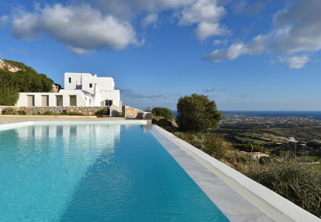 Villa in Naousa - Deluxe Villa - Infinity Pool & Helipad  Villa in Naousa - Deluxe Villa - Infinity Pool & Helipad