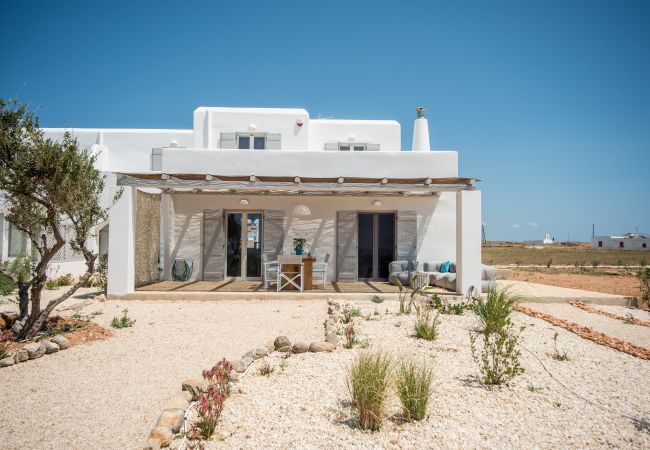 Villa in Xifara - Fabulous pool villa, steps from the beach  Villa in Xifara - Fabulous pool villa, steps from the beach