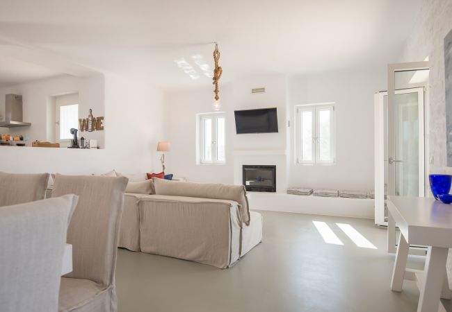 Villa in Xifara - Fabulous pool villa, steps from the beach  Villa in Xifara - Fabulous pool villa, steps from the beach