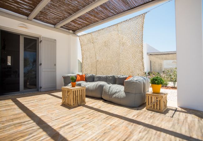 Villa in Xifara - Funky holiday villa with pool, next to the beach Villa in Xifara - Funky holiday villa with pool, next to the beach