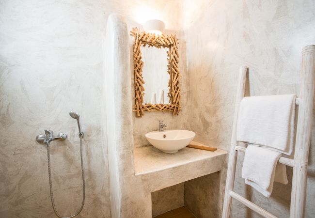 Villa in Xifara - Funky holiday villa with pool, next to the beach Villa in Xifara - Funky holiday villa with pool, next to the beach