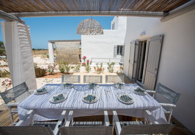 Villa in Xifara - Funky holiday villa with pool, next to the beach Villa in Xifara - Funky holiday villa with pool, next to the beach