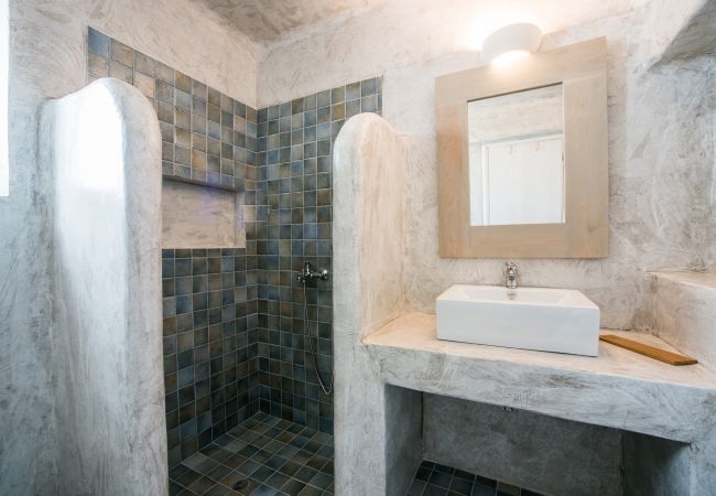 Villa in Xifara - Funky holiday villa with pool, next to the beach Villa in Xifara - Funky holiday villa with pool, next to the beach