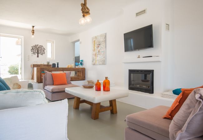 Villa in Xifara - Funky holiday villa with pool, next to the beach Villa in Xifara - Funky holiday villa with pool, next to the beach