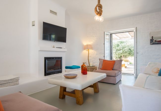 Villa in Xifara - Funky holiday villa with pool, next to the beach Villa in Xifara - Funky holiday villa with pool, next to the beach