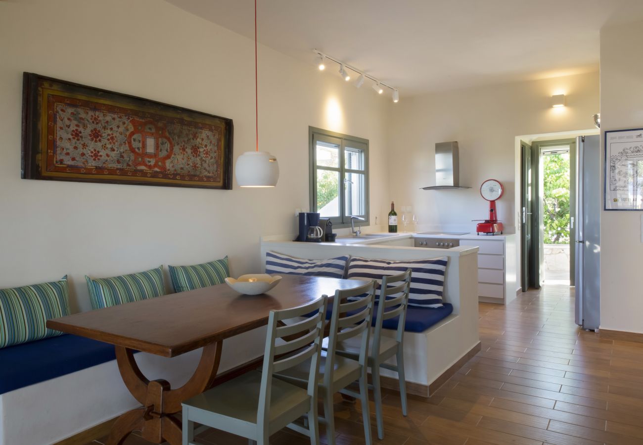 Villa in Ampelas - Ideal family Villa for 8 - Pool, Sea Views 