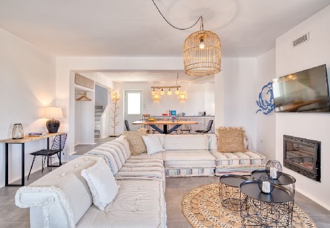 Villa in Xifara - 5BR Beachfront Über Boho Chic Villa, Top Location!  Villa in Xifara - 5BR Beachfront Über Boho Chic Villa, Top Location!