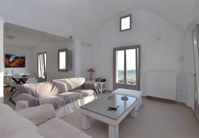 Villa in Naousa - Gorgeous pool villa, stunning sea views, helipad!  Villa in Naousa - Gorgeous pool villa, stunning sea views, helipad!