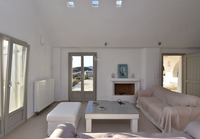Villa in Naousa - Gorgeous pool villa, stunning sea views, helipad!  Villa in Naousa - Gorgeous pool villa, stunning sea views, helipad!