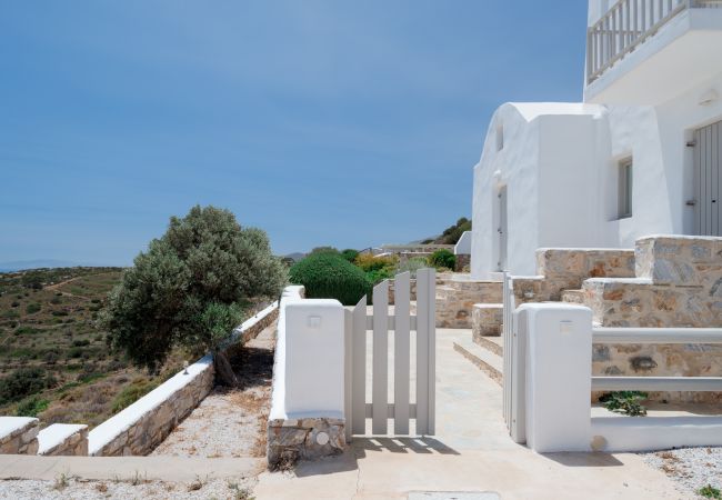 Villa in Naousa - Gorgeous pool villa, stunning sea views, helipad!  Villa in Naousa - Gorgeous pool villa, stunning sea views, helipad!