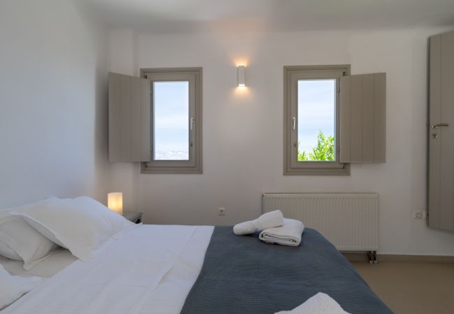 Villa in Naousa - Gorgeous pool villa, stunning sea views, helipad!  Villa in Naousa - Gorgeous pool villa, stunning sea views, helipad!