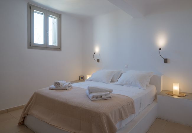 Villa in Naousa - Gorgeous pool villa, stunning sea views, helipad!  Villa in Naousa - Gorgeous pool villa, stunning sea views, helipad!