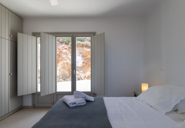 Villa in Naousa - Gorgeous pool villa, stunning sea views, helipad!  Villa in Naousa - Gorgeous pool villa, stunning sea views, helipad!