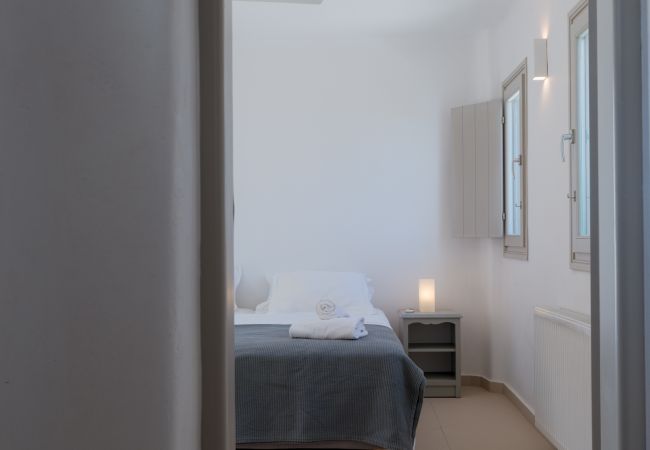 Villa in Naousa - Gorgeous pool villa, stunning sea views, helipad!  Villa in Naousa - Gorgeous pool villa, stunning sea views, helipad!