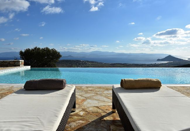 Villa in Naousa - Panoramic three villa complex with helipad  Villa in Naousa - Panoramic three villa complex with helipad