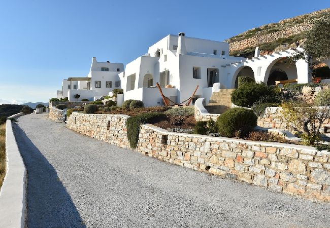 Villa in Naousa - Panoramic three villa complex with helipad  Villa in Naousa - Panoramic three villa complex with helipad