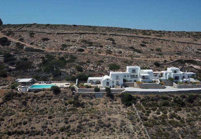 Villa in Naousa - Panoramic three villa complex with helipad  Villa in Naousa - Panoramic three villa complex with helipad