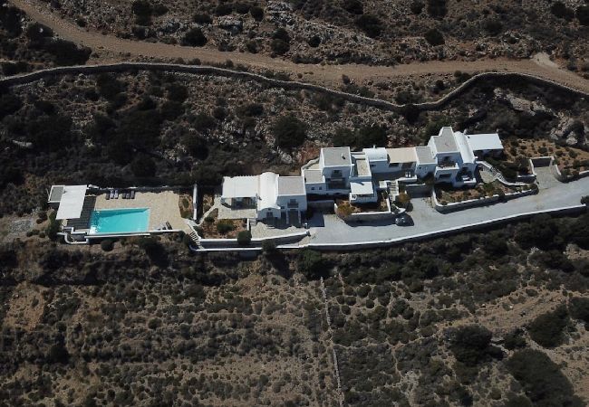 Villa in Naousa - Panoramic three villa complex with helipad  Villa in Naousa - Panoramic three villa complex with helipad