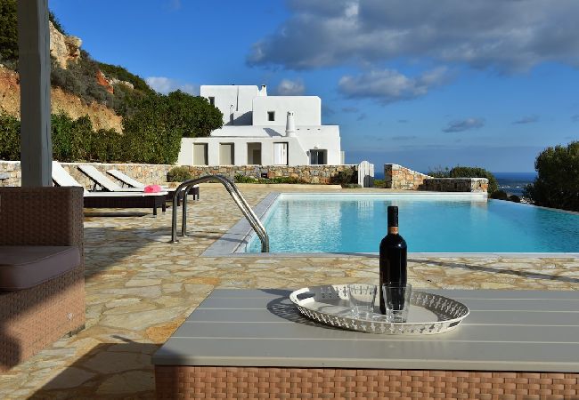 Villa in Naousa - Panoramic three villa complex with helipad  Villa in Naousa - Panoramic three villa complex with helipad