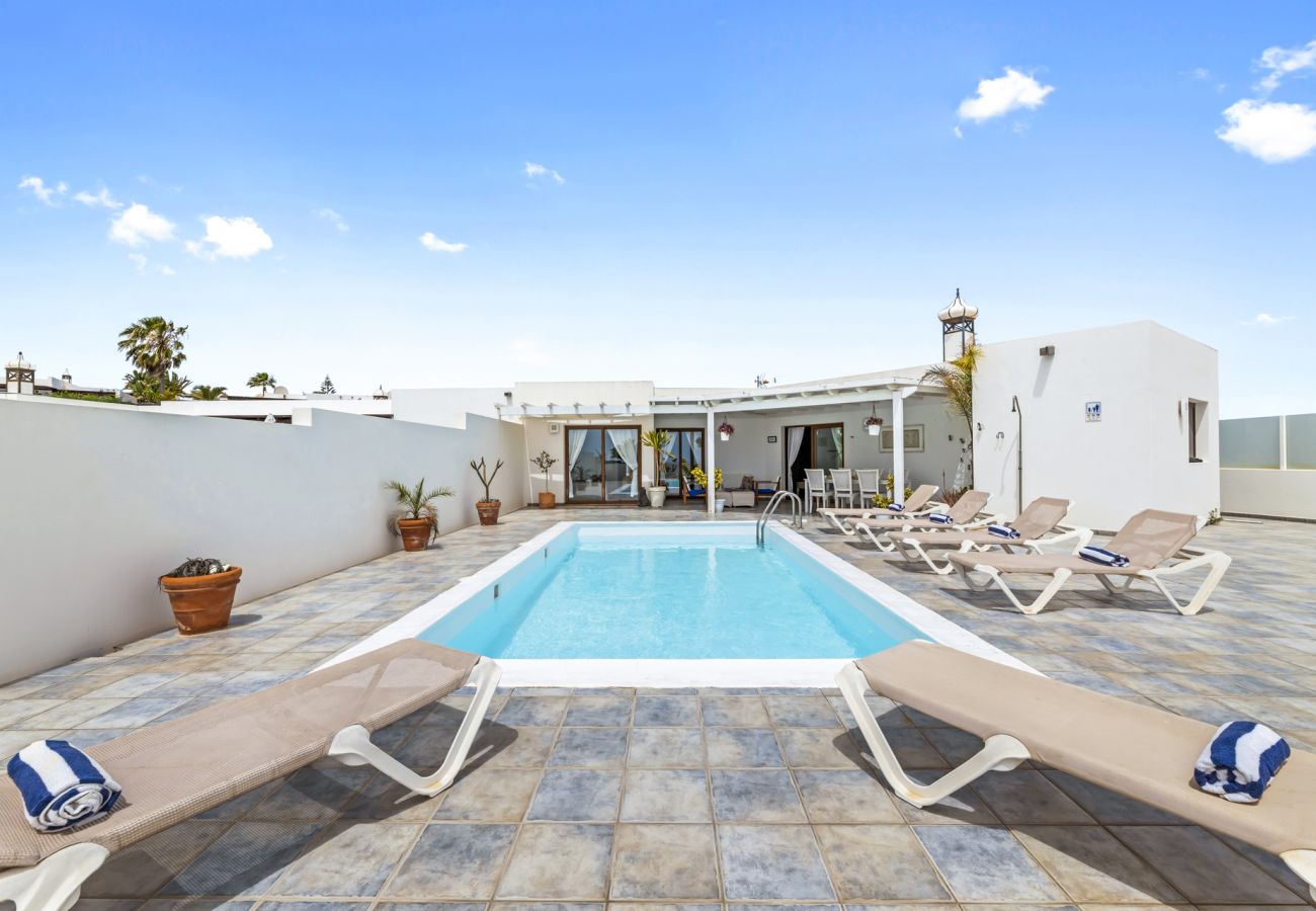 Villa in Playa Blanca - Villa Flora - Villasexperience