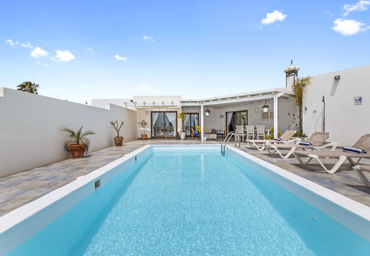 Villa in Playa Blanca - Villa Flora - Villasexperience