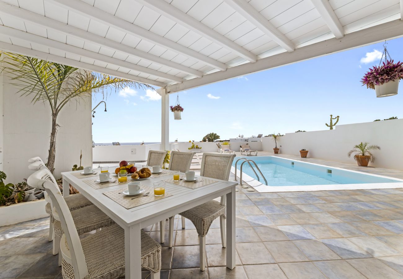 Villa in Playa Blanca - Villa Flora - Villasexperience