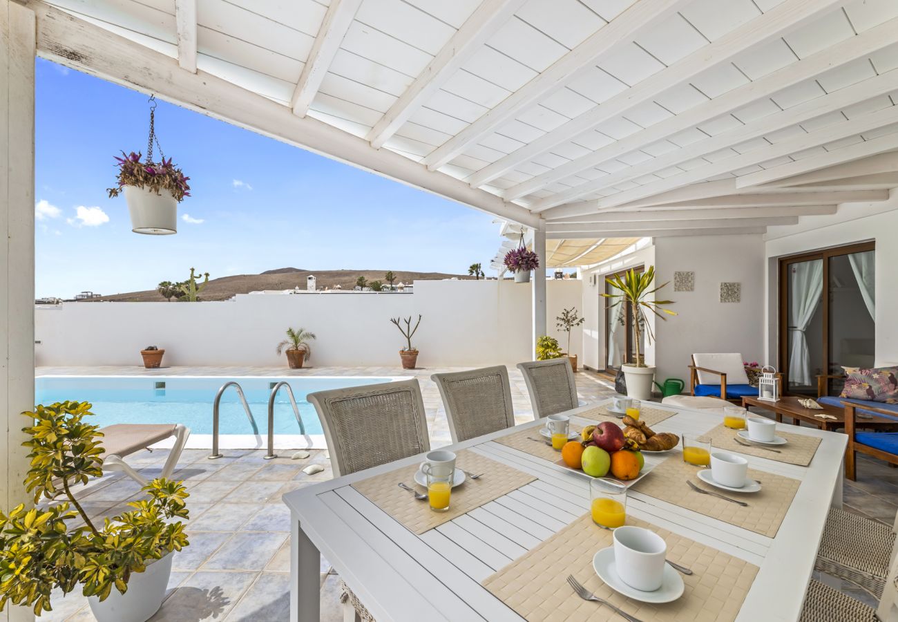 Villa in Playa Blanca - Villa Flora - Villasexperience