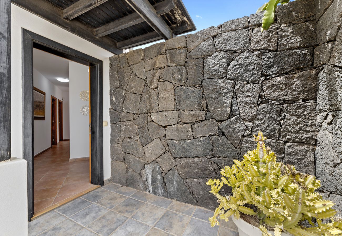 Villa in Playa Blanca - Villa Flora - Villasexperience