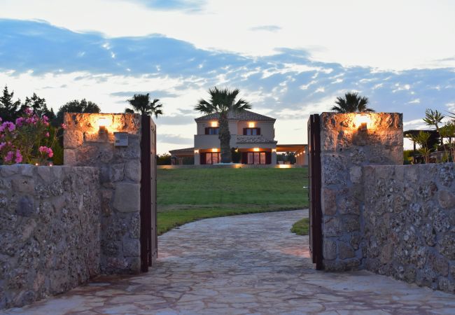 Villa in Ermioni - Heaven on Earth private Villa - Pethrolassa beach Villa in Ermioni - Heaven on Earth private Villa - Pethrolassa beach