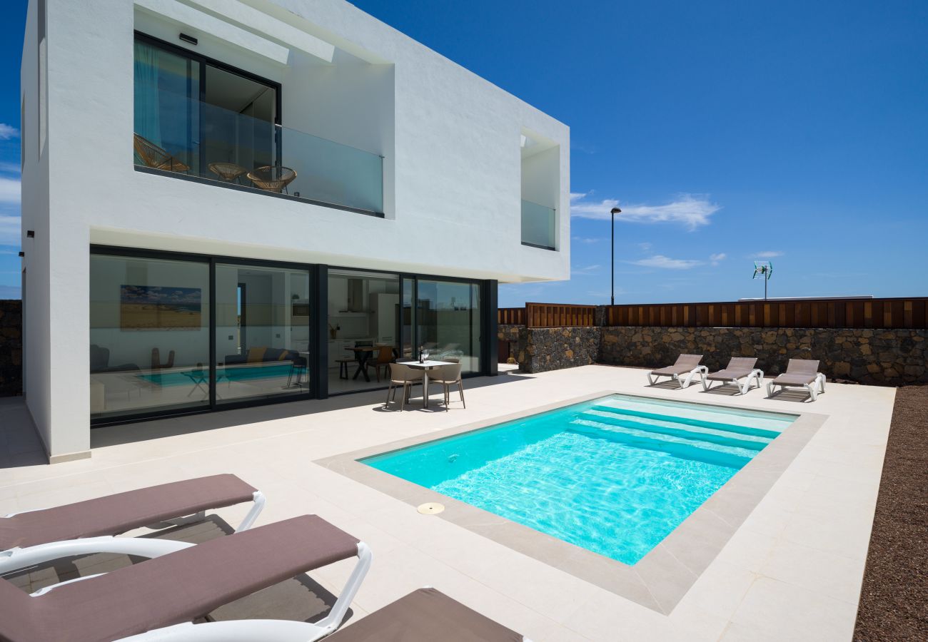 Villa in Corralejo -  Villa Deluxe Las Calderas 01 with private pool