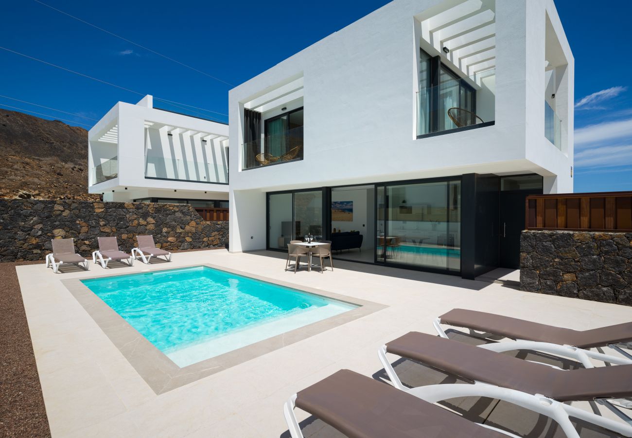 Villa in Corralejo -  Villa Deluxe Las Calderas 01 with private pool