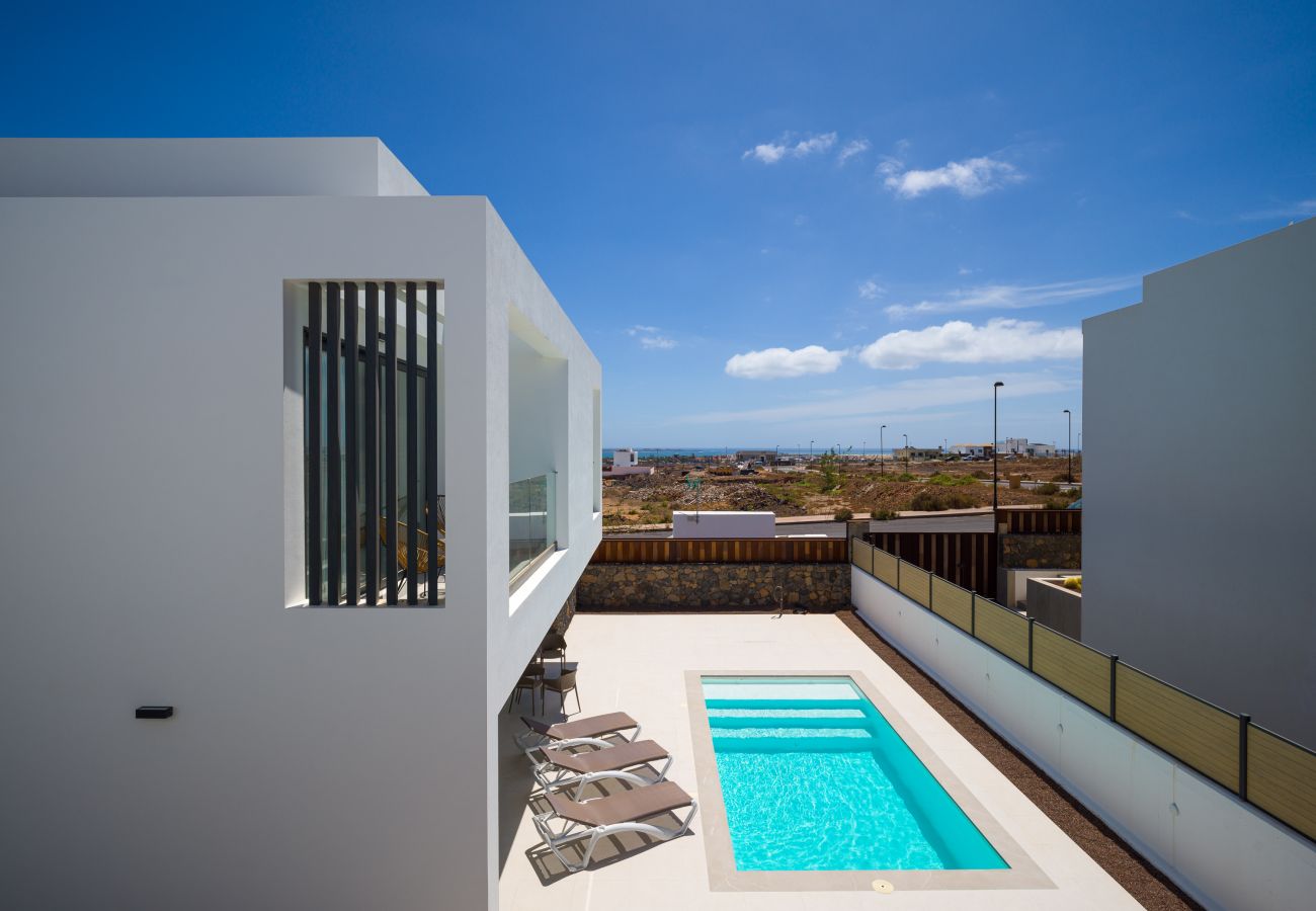 Villa in Corralejo -  Villa Deluxe Las Calderas 01 with private pool