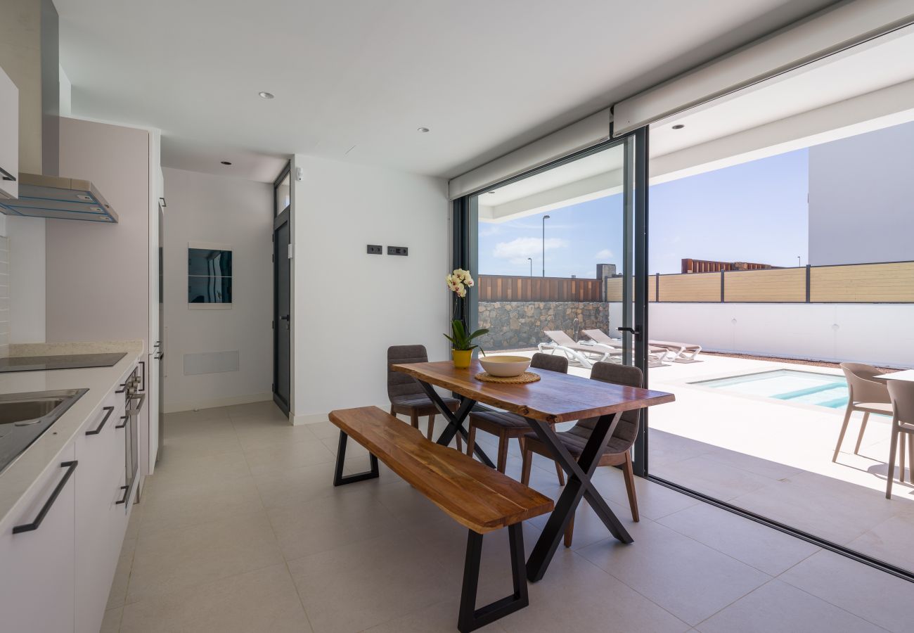 Villa in Corralejo -  Villa Deluxe Las Calderas 01 with private pool