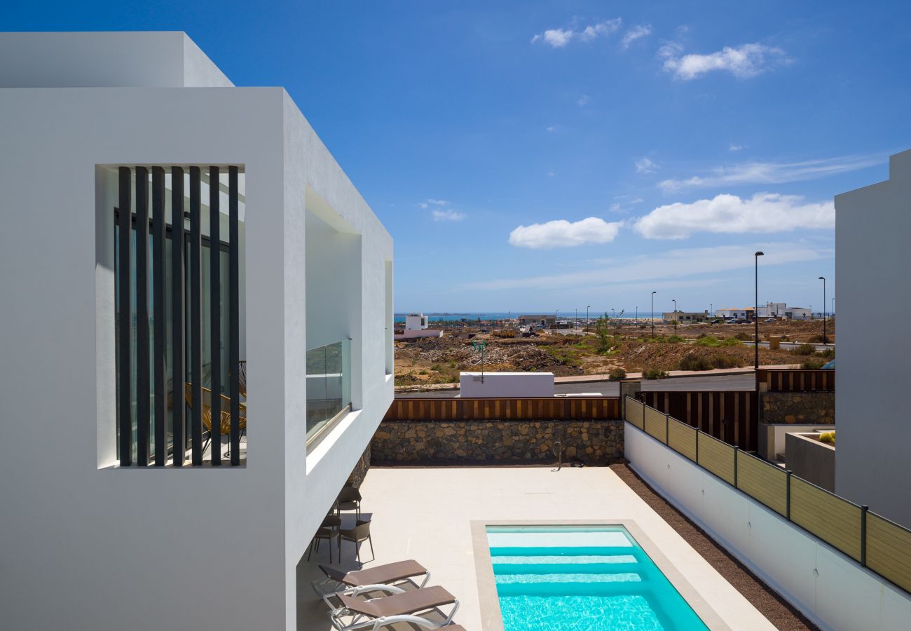 Villa in Corralejo -  Villa Deluxe Las Calderas 01 with private pool