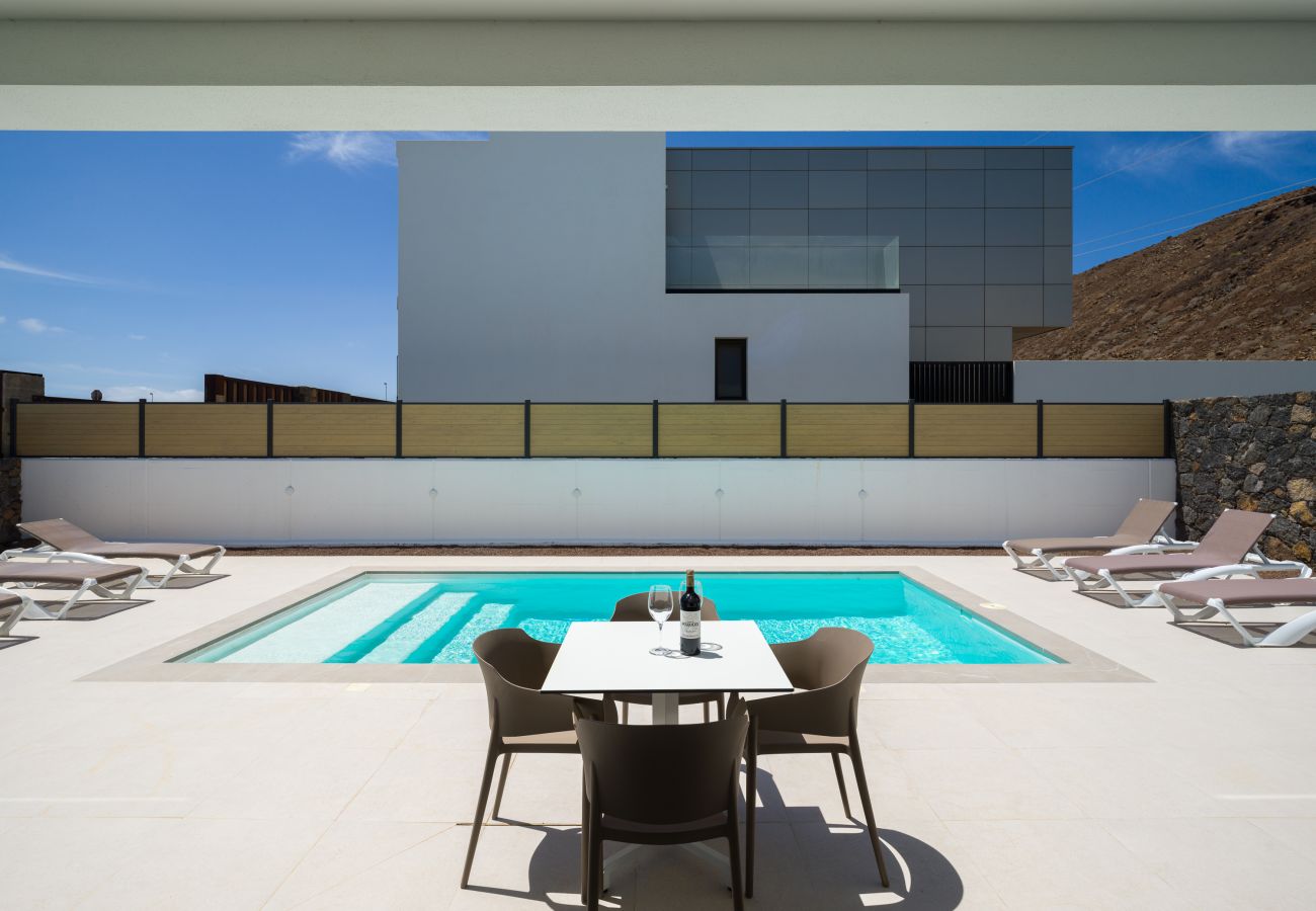 Villa in Corralejo -  Villa Deluxe Las Calderas 01 with private pool