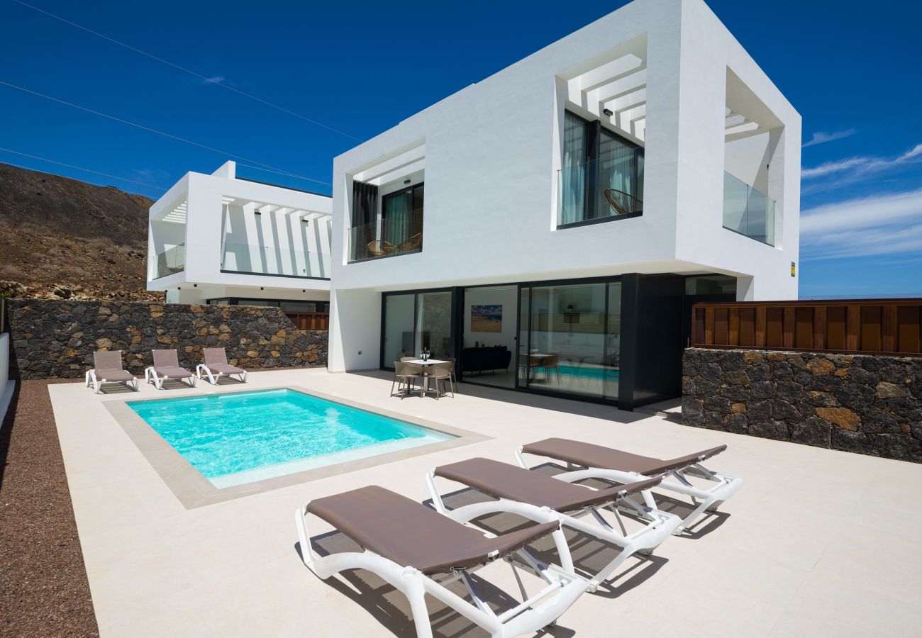 Villa in Corralejo -  Villa Deluxe Las Calderas 01 with private pool