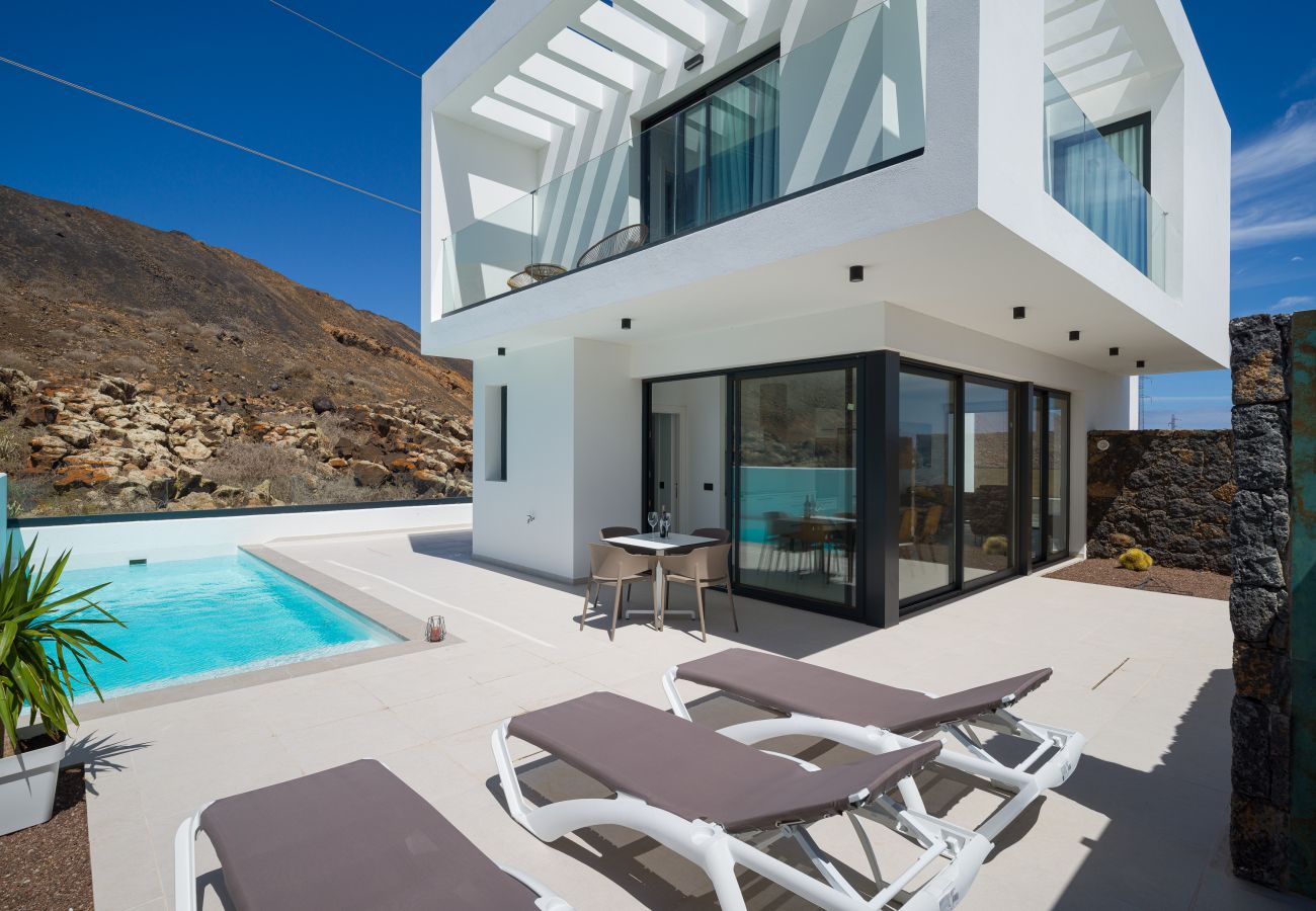 Villa in Corralejo - Las Calderas Vista Retreat