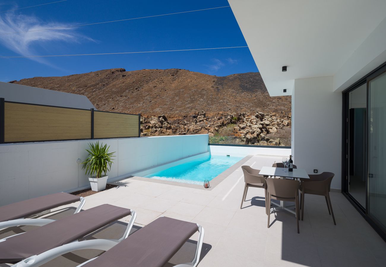Villa in Corralejo - Las Calderas Vista Retreat