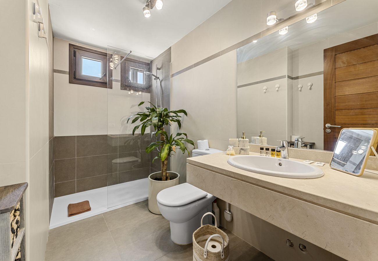 Terraced House in Puerto Calero - La Malvarrosa