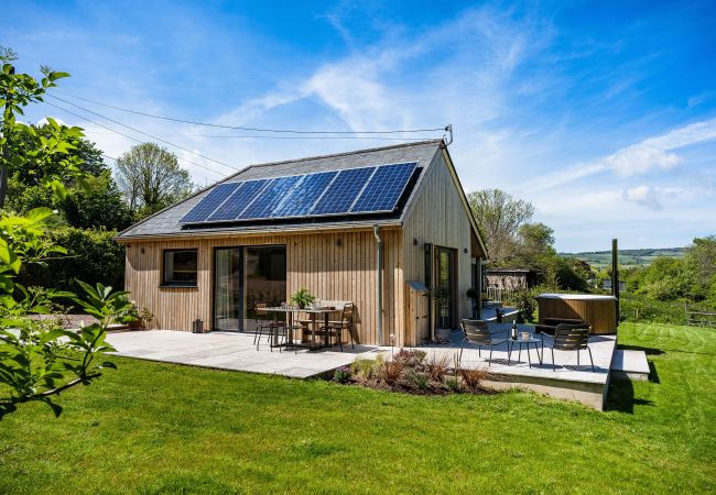 House in Shaldon - Sunnybrook - Carbon Neutral, Woodfired Hottub, near beach House in Shaldon - Sunnybrook - Carbon Neutral, Woodfired Hottub, near beach