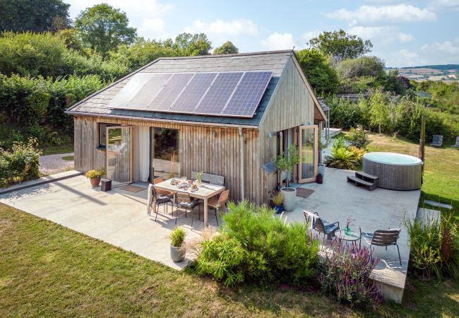 House in Shaldon - Sunnybrook - Carbon Neutral, Woodfired Hottub, near beach House in Shaldon - Sunnybrook - Carbon Neutral, Woodfired Hottub, near beach