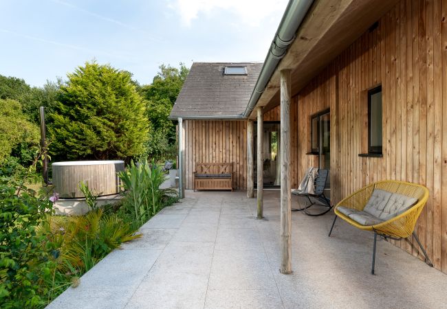 House in Shaldon - Sunnybrook - Carbon Neutral, Woodfired Hottub, near beach House in Shaldon - Sunnybrook - Carbon Neutral, Woodfired Hottub, near beach