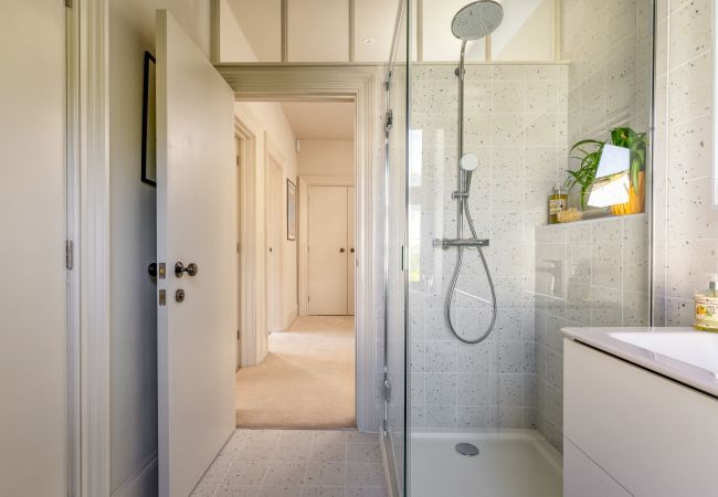 House in Kingswear - Two Guns - Stylish town house with stunning river views House in Kingswear - Two Guns - Stylish town house with stunning river views