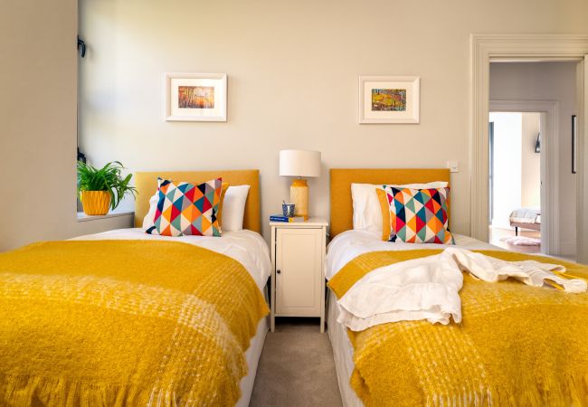 House in Kingswear - Two Guns - Stylish town house with stunning river views House in Kingswear - Two Guns - Stylish town house with stunning river views