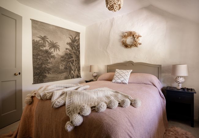 Cottage in Chagford - Weeke Brook - A 'quintessential' thatched cottage Cottage in Chagford - Weeke Brook - A 'quintessential' thatched cottage