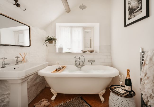 Cottage in Chagford - Weeke Brook - A 'quintessential' thatched cottage Cottage in Chagford - Weeke Brook - A 'quintessential' thatched cottage