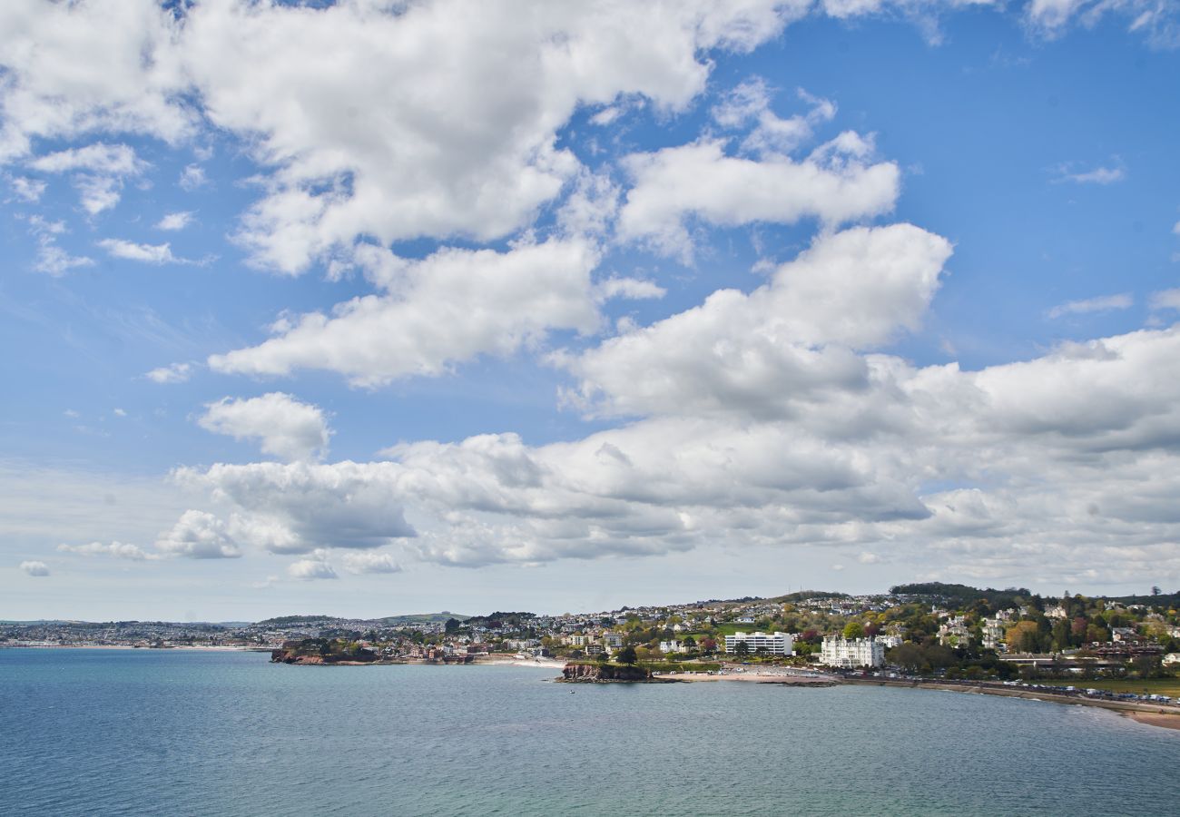 Apartment in Torquay - Harbour Breeze - on Harbour with hot tub